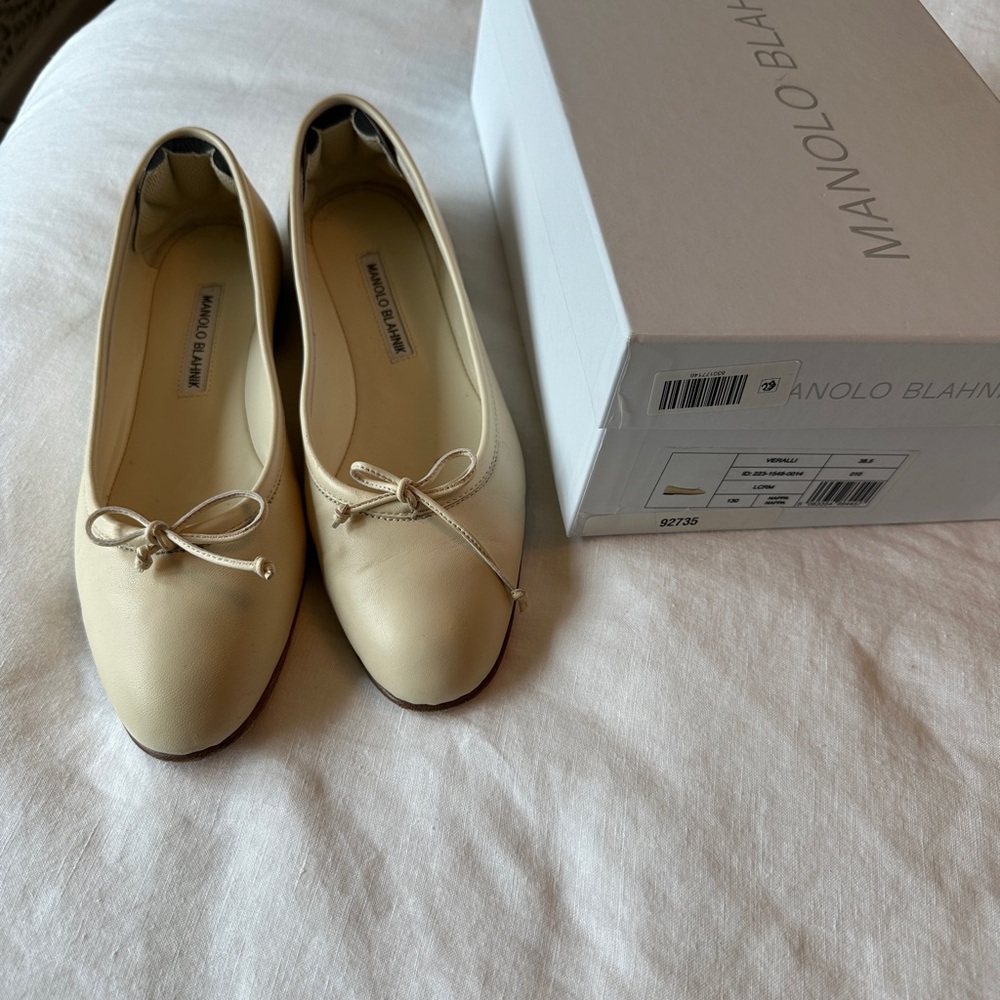 Manolo Blahnik Veralli Bow Flats - Picture 2 of 4